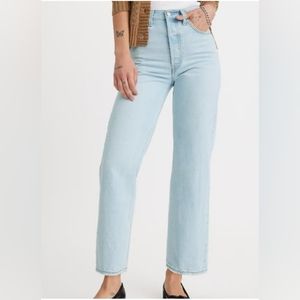 Levi's Light Wash High Waisted Straight Jeans